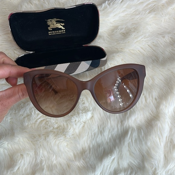 Authentic Burberry Sunglasses - Picture 8 of 11
